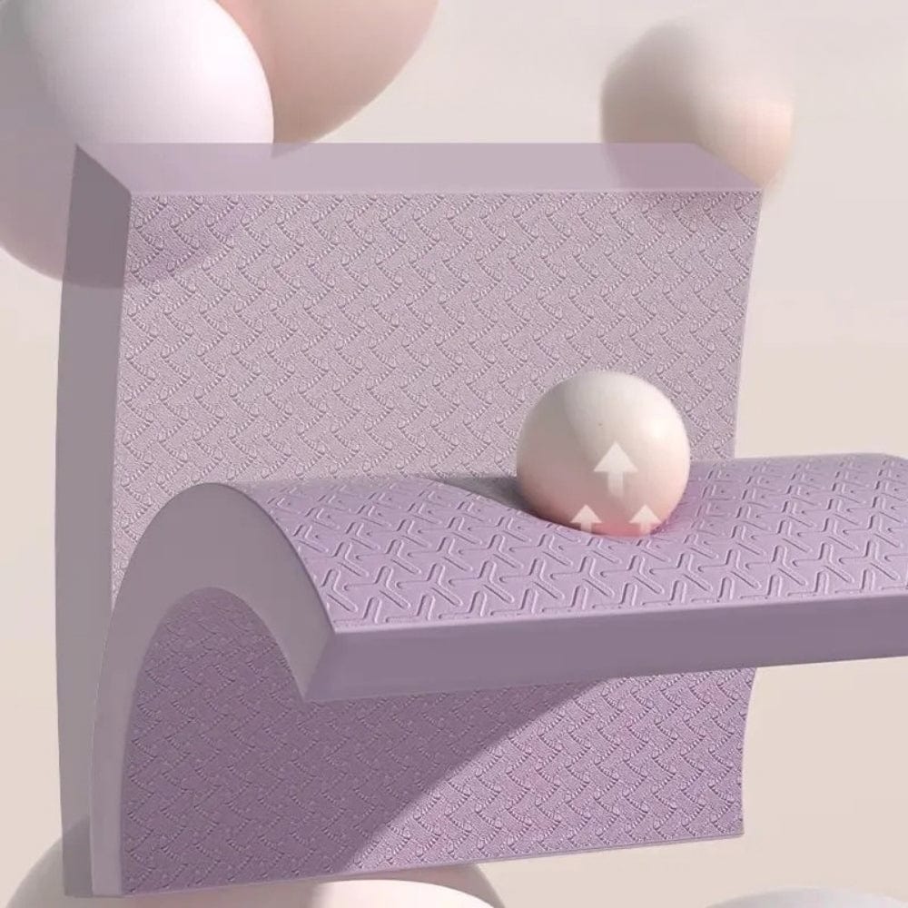 Coussin de yoga en mousse lilas avec motif en relief, posé sur une surface douce et arrondie