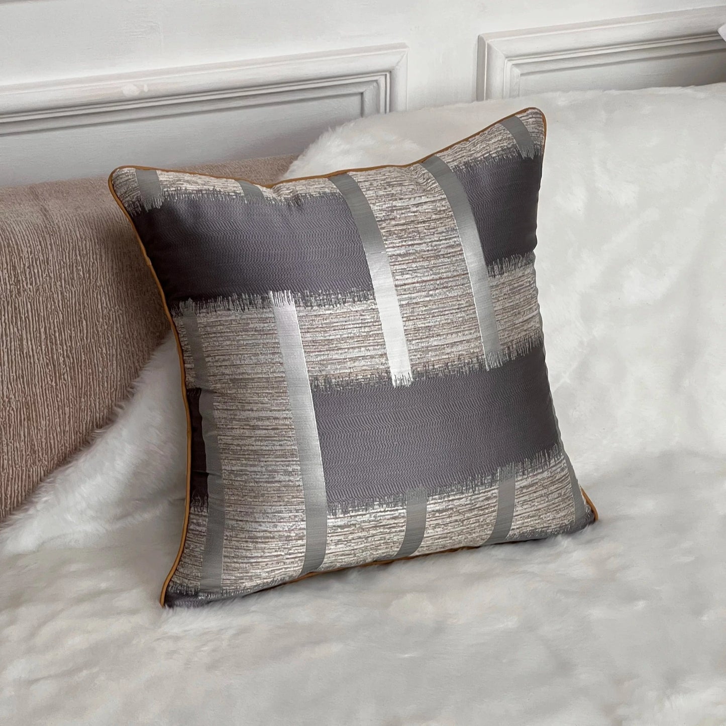 Housse de coussin chic | Élégance moderne et reflets dorés pour votre intérieur Gris / 45x45cm