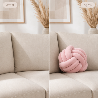 Comparaison d’un canapé beige avant et après l’ajout d’un coussin nœud rose décoratif.
