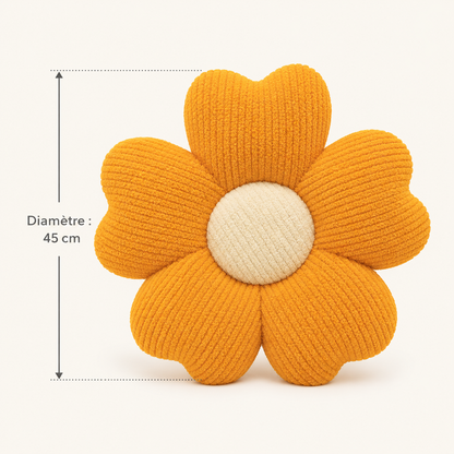 Coussin orange en forme de fleur présenté avec son diamètre de 45 cm.