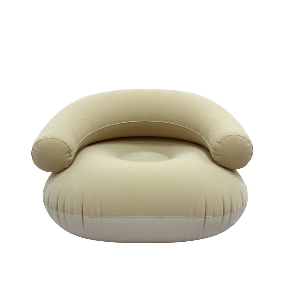 Fauteuil pouf gonflable beige sable vu de face sur fond blanc.