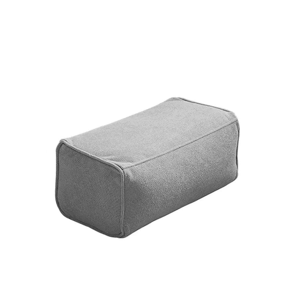 Pouf extérieur résistant rectangulaire gris perle sur fond blanc