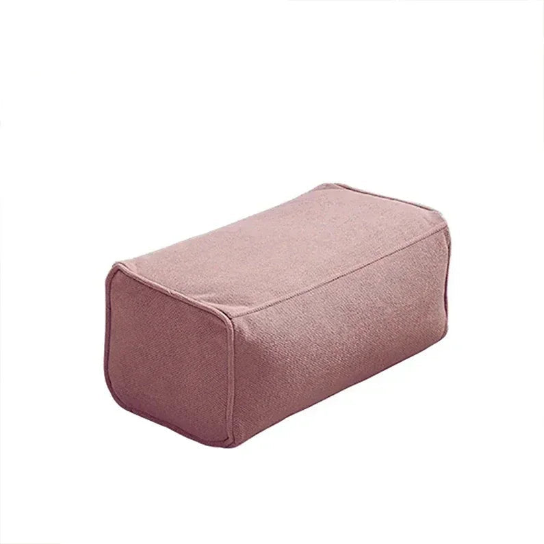Pouf extérieur résistant rectangulaire rose poudré sur fond blanc