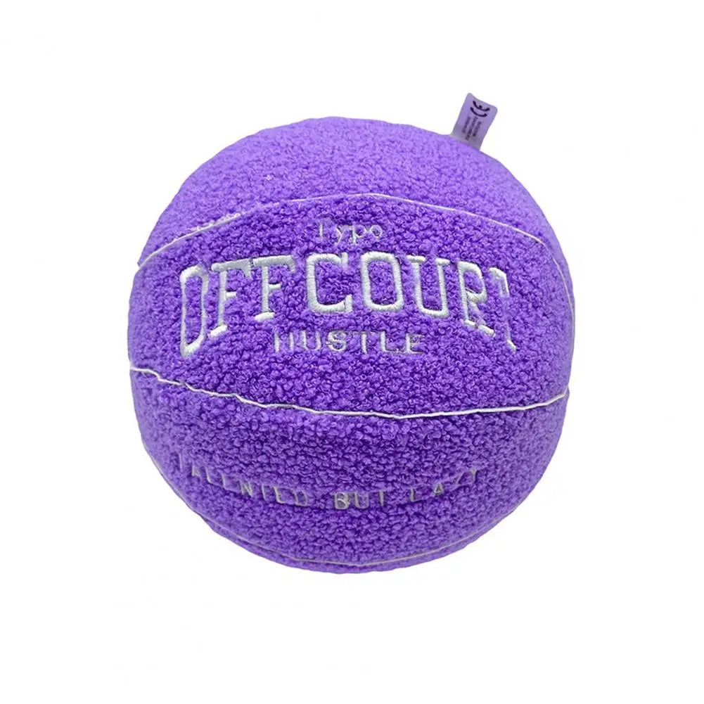 Coussin décoratif en forme de ballon de basket violet, idéal pour un canapé ou une chaise moderne