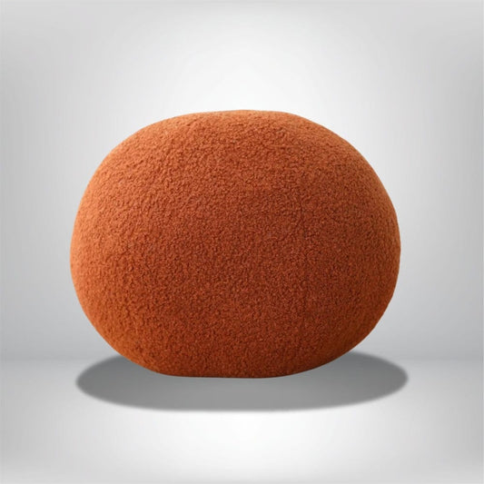 Coussin boule en tissu doux couleur terracotta, idéal pour un canapé ou un salon moderne