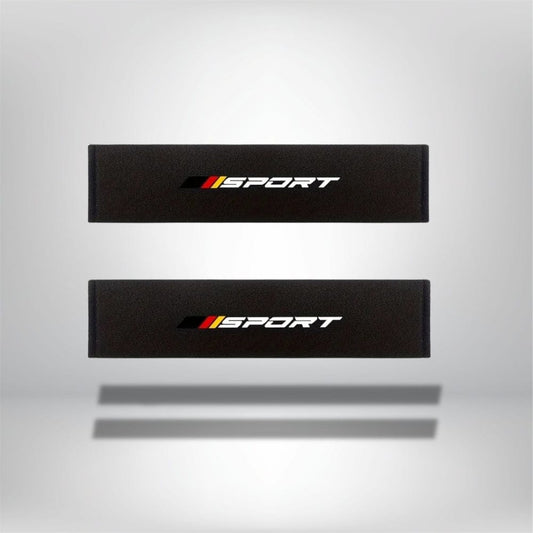 Coussins de sécurité noirs en tissu, avec logo blanc, posés sur un fond gris