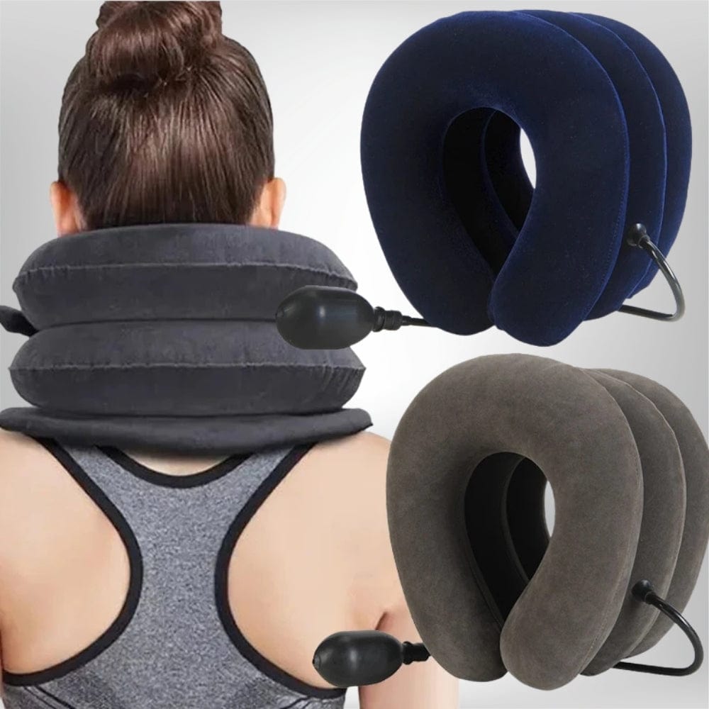 Coussins cervical gonflables en velours noir, bleu et gris, posés autour du cou d'une personne en tenue de sport