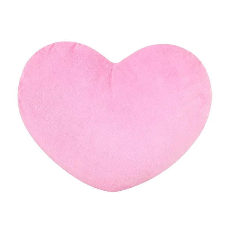 Coussin en forme de cœur doux de couleur rose, parfait pour décorer un canapé ou un lit