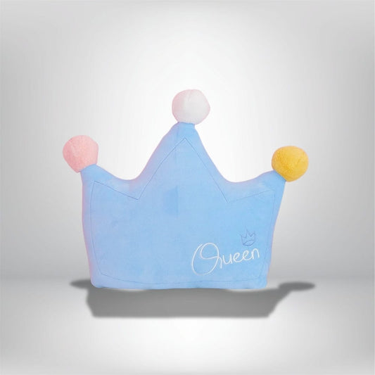 Coussin décoratif en forme de couronne bleu avec pompons rose et jaune, idéal pour un lit ou un salon