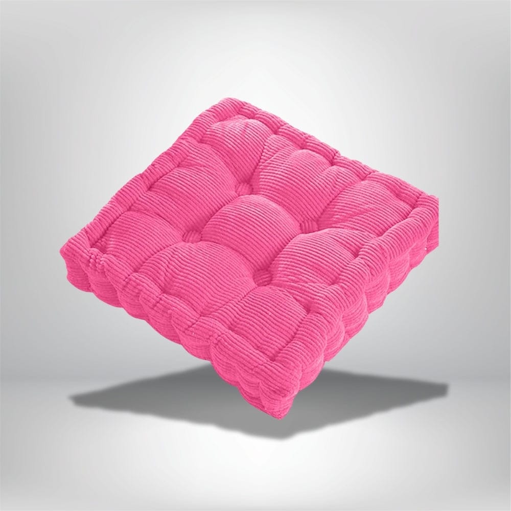 Coussin de chaise en velours côtelé rose vif, avec un design rembourré et des motifs arrondis, posé sur un fond