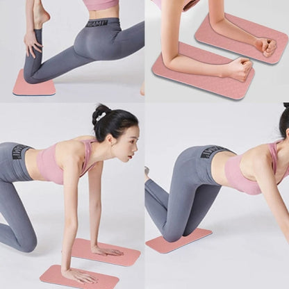 Coussins de sol roses en mousse sur un tapis, utilisés pour des exercices de fitness dans un espace moderne