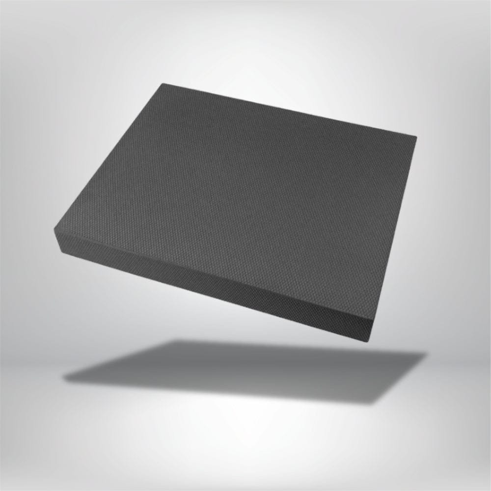 Coussin de forme rectangulaire en tissu noir, posé sur un fond neutre, idéal pour le canapé ou la chaise