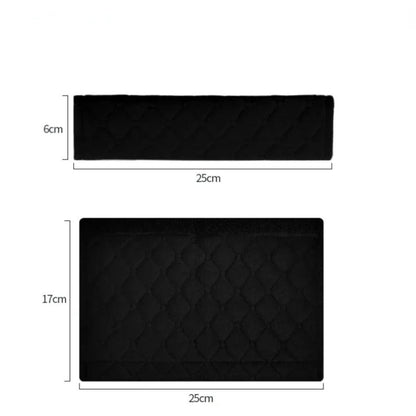 Coussin de ceinture de sécurité noir en tissu matelassé, posé sur un fond neutre