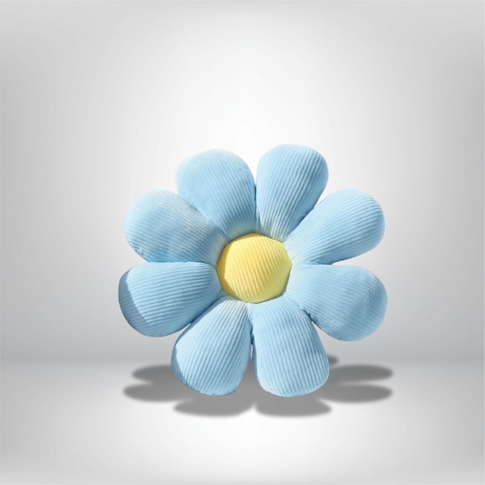 Coussin décoratif en forme de fleur, bleu clair avec un centre jaune, sur fond neutre