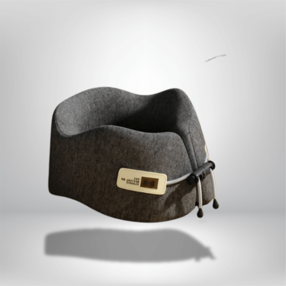 Coussin de cou en tissu gris, offrant un confort optimal pour les voyages, posé sur un fond neutre
