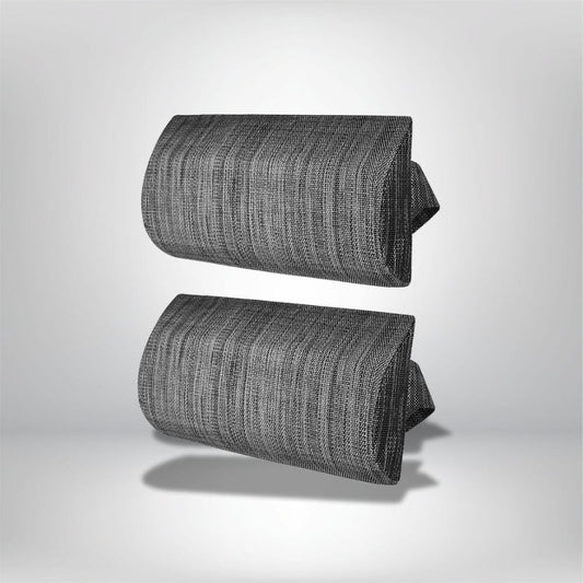 Coussins décoratifs en tissu gris à rayures, parfaits pour rehausser le confort d'une chaise longue