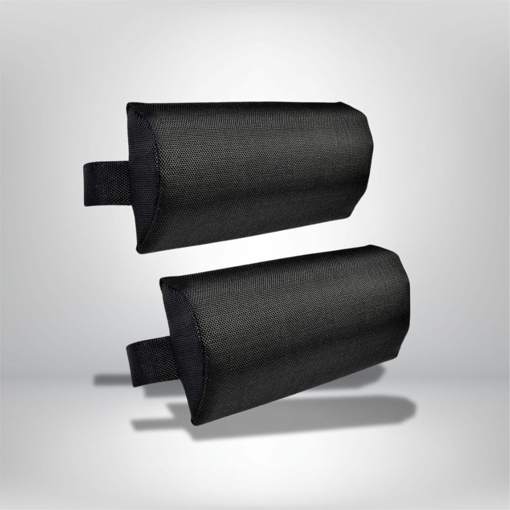 Coussins de tête noirs en tissu texturé, posés sur un fond neutre, adaptés pour une chaise longue