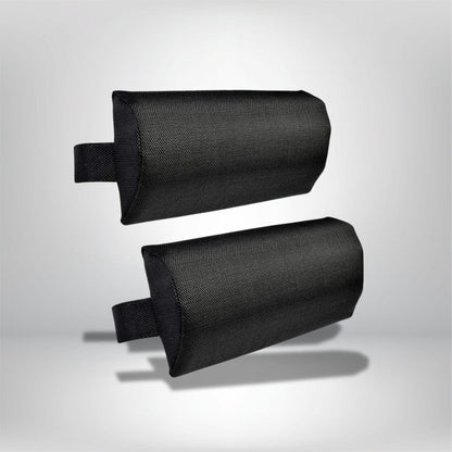 Coussins de tête noirs en tissu texturé, posés sur un fond neutre, adaptés pour une chaise longue