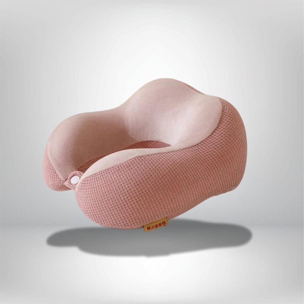 Coussin de voyage en velours rose, ergonomique, posé sur un fond neutre, idéal pour un confort optimal