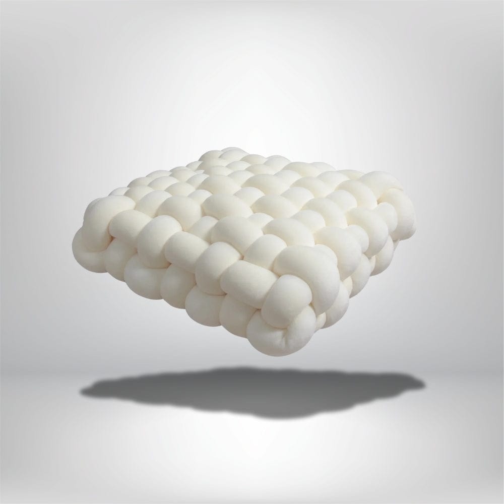 Coussin décoratif moderne en forme carrée, couleur blanche, avec un motif texturé et doux, idéal pour un canapé