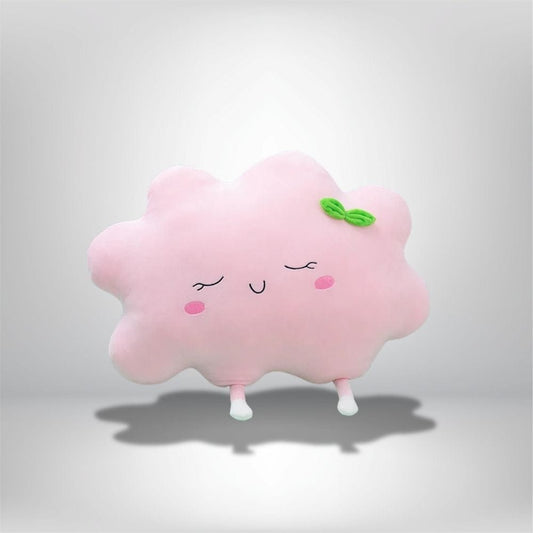 Coussin en forme de nuage rose avec des détails souriants, posé sur un fond neutre, idéal pour la décoration