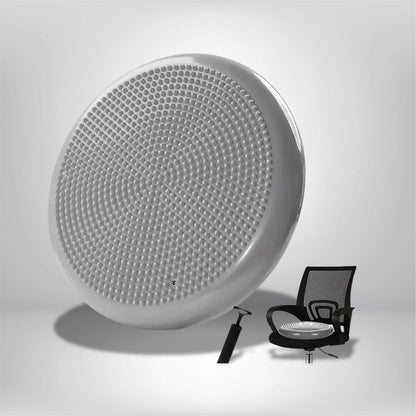 Coussin décoratif rond en plastique blanc, avec texture à picots, posé sur une chaise de bureau moderne