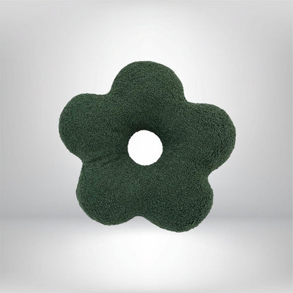 Coussin décoratif en forme de fleur, en velours vert, posé sur un fond neutre