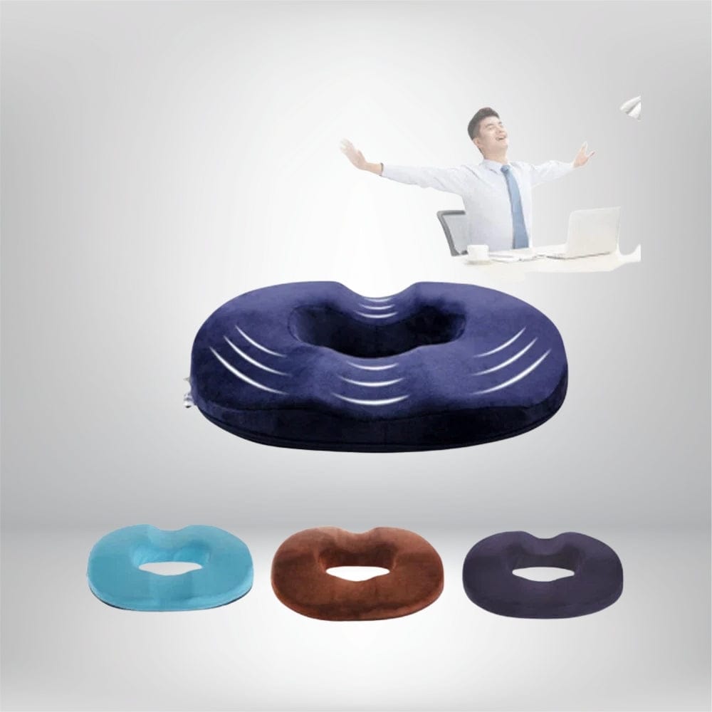 Coussins décoratifs en velours bleu, forme ergonomique avec un creux, sur un fond neutre