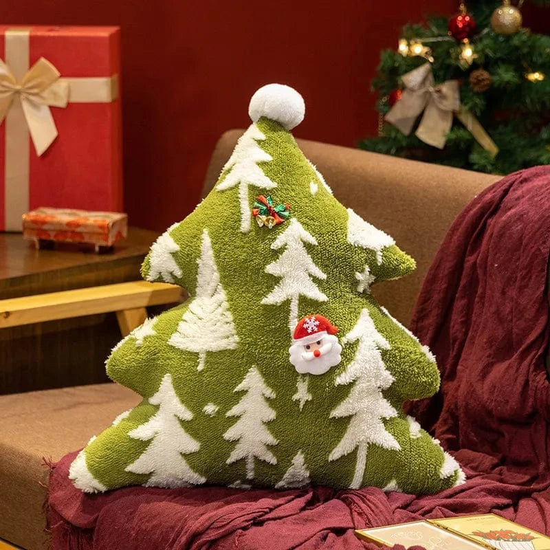 Coussin décoratif en forme d'arbre de Noël vert avec motifs de sapins blancs sur un canapé