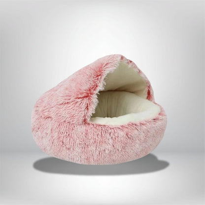 Coussin moelleux en fausse fourrure rose, idéal pour un coin détente dans le salon ou la chambre