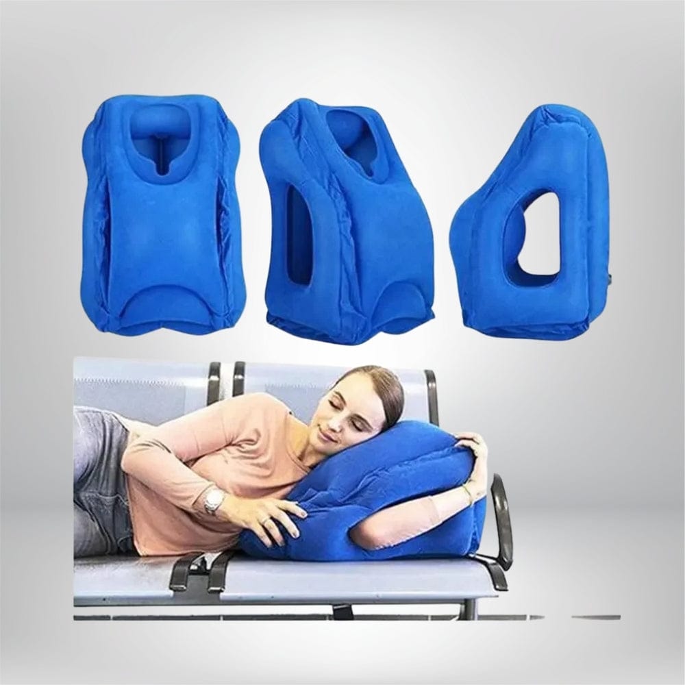 Coussin de voyage bleu en forme ergonomique, posé sur un banc, offrant confort pour la tête et les bras