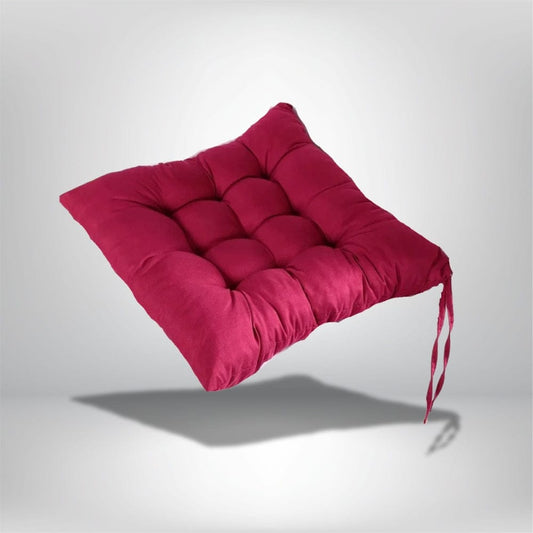 Coussin de chaise de jardin en velours fuchsia, rembourré avec des coutures surélevées pour un confort optimal