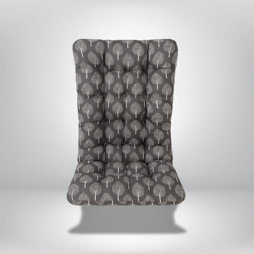 Coussin de chaise gris avec motifs d'arbres blancs, rembourré et confortable, idéal pour un salon moderne