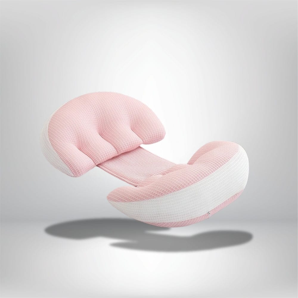 Coussin décoratif en forme ergonomique, rose et blanc, posé sur un fond neutre, idéal pour le soutien des femmes enceintes
