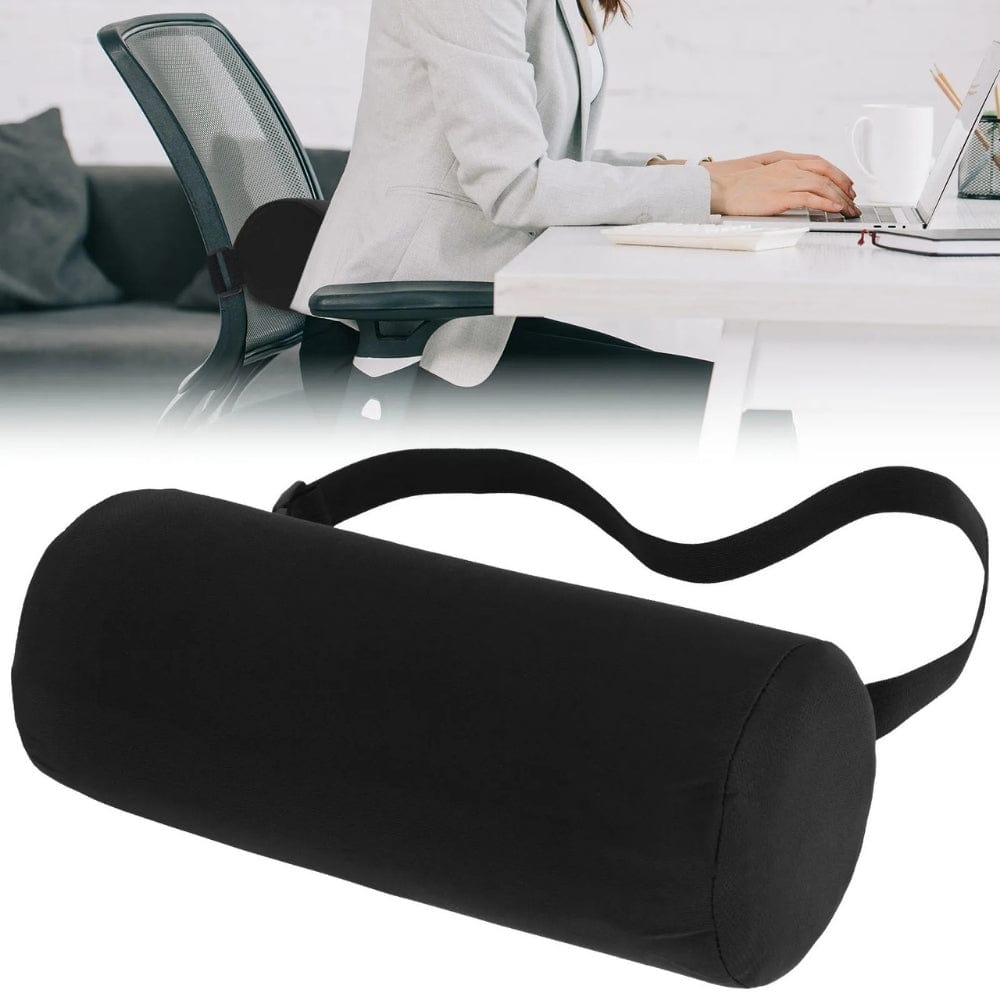 Coussin lombaire noir en forme cylindrique, posé sur une chaise de bureau, apportant un soutien ergonomique