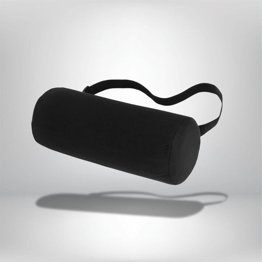 Coussin noir en forme de rouleau avec une sangle, idéal pour un soutien lombaire sur un canapé ou une chaise