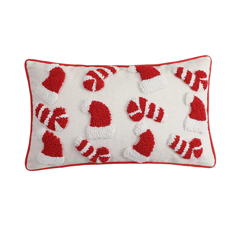 Housse de coussin décoratif avec motifs de bonnets de Noël rouges et blancs sur fond crème, idéale pour le salon