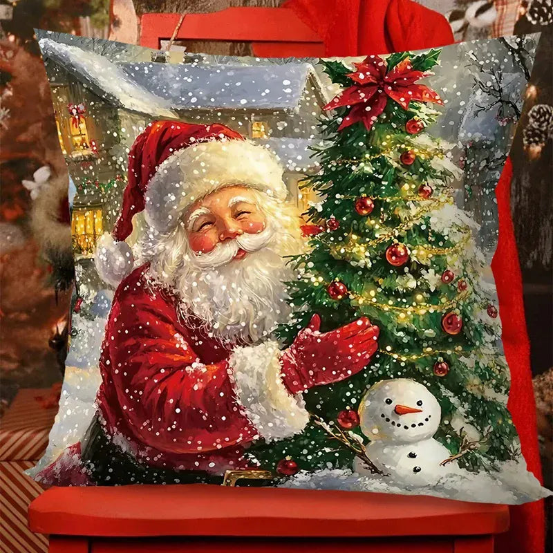Housse de coussin 45x45 avec un motif de Noël représentant le Père Noël et un sapin décoré, sur un canapé