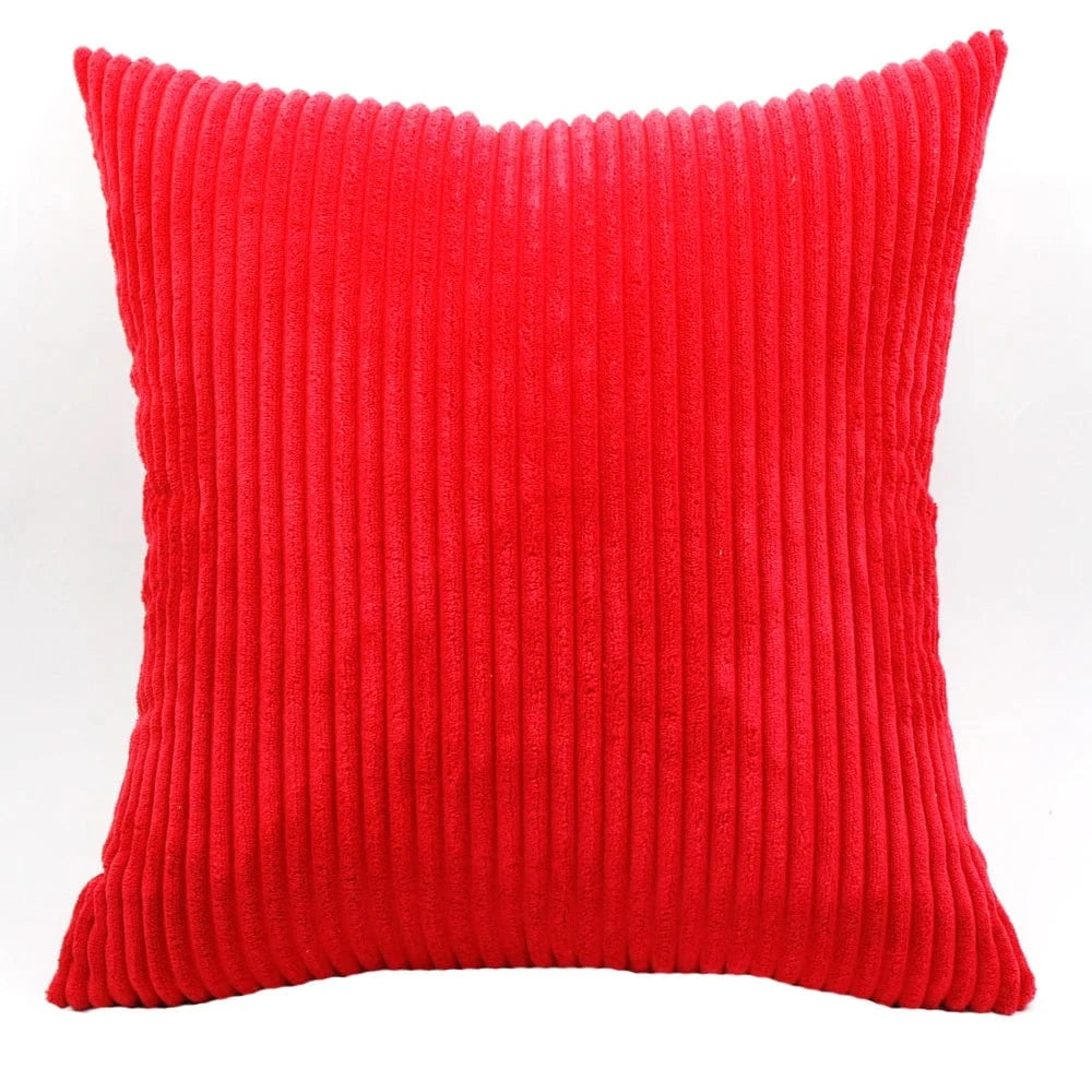 Coussin décoratif en velours côtelé rouge vif, idéal pour un canapé ou un lit élégant