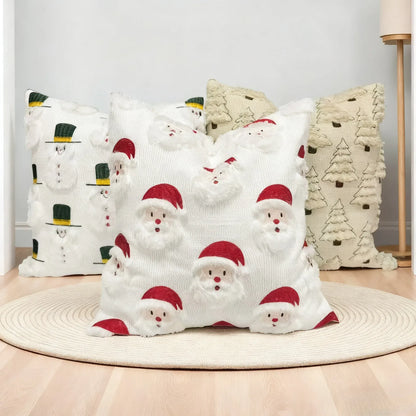 Housse de coussin décorative blanche avec motifs de Père Noël sur un tapis rond dans un salon chaleureux