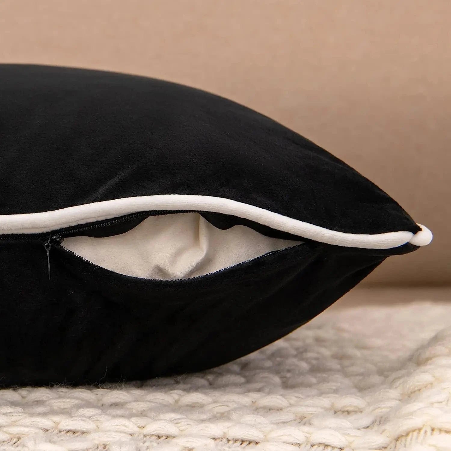 Housse de coussin blanc et noir | Élégance intemporelle pour votre intérieur