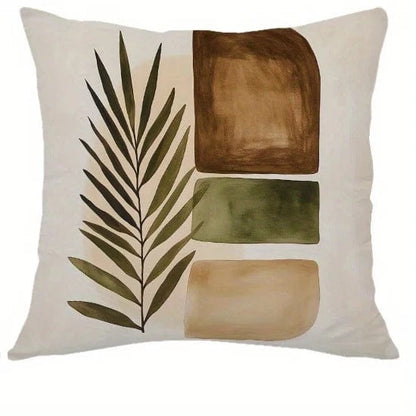 Housse de coussin décoratif avec motifs géométriques en tons naturels, sur fond clair, représentant une feuille et des formes colorées