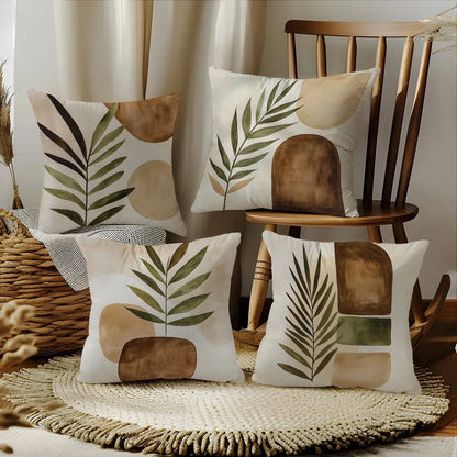 Quatre coussins décoratifs aux motifs géométriques et naturels, posés sur un tapis rond dans un salon chaleureux