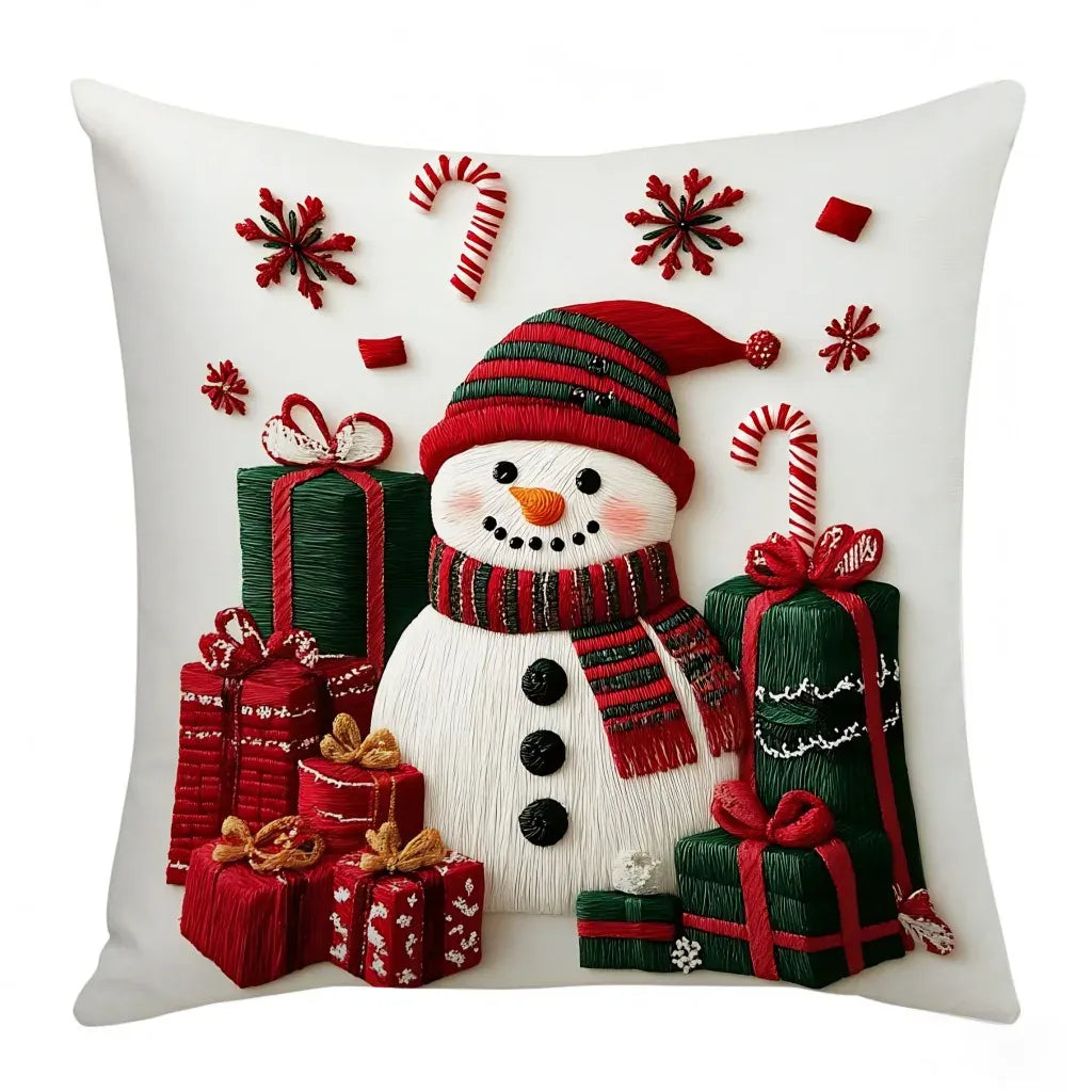 Housse de coussin de Noël avec un bonhomme de neige et des cadeaux colorés sur fond blanc