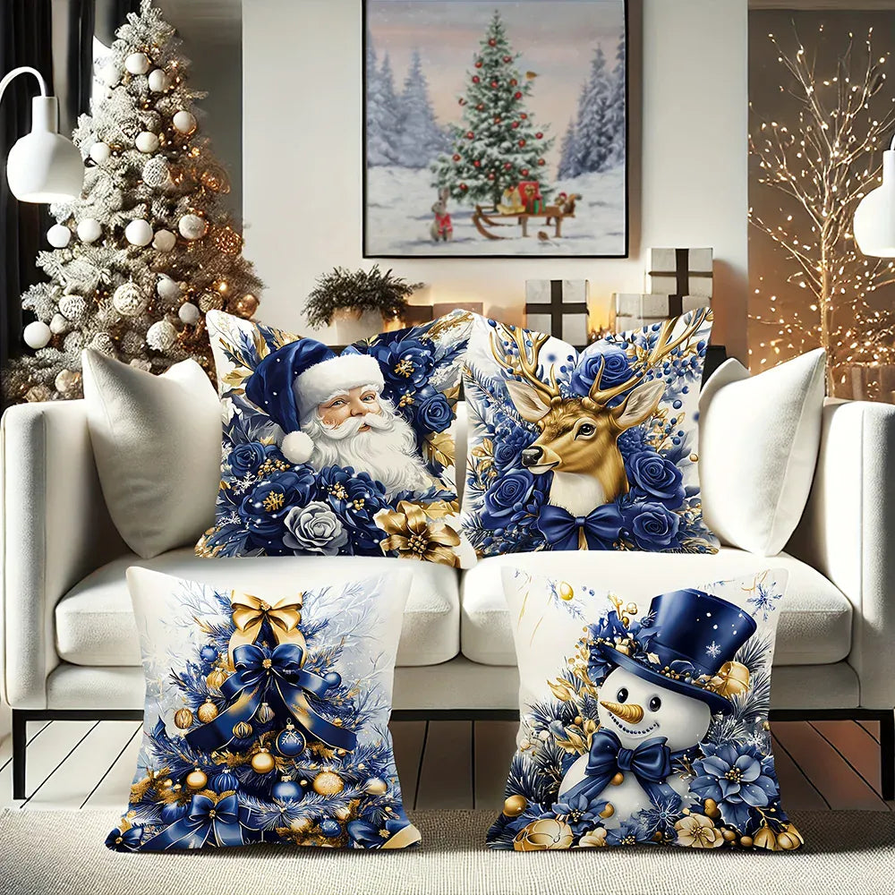 Quatre coussins décoratifs aux motifs de Noël, avec des couleurs bleu et or, sur un canapé moderne