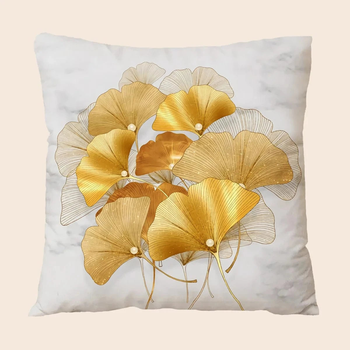 Coussin décoratif avec motifs de feuilles dorées sur fond marbré, idéal pour un canapé ou un lit