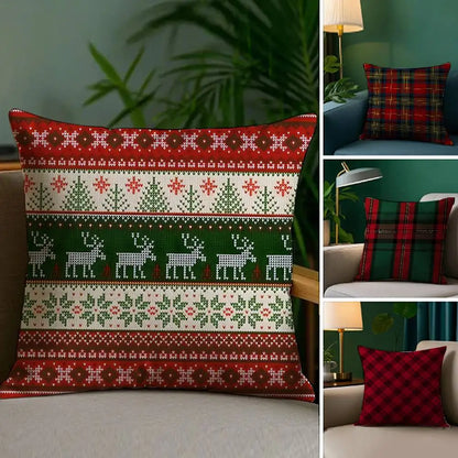 Coussin décoratif aux motifs de Noël en tartan rouge et vert, posé sur un canapé beige