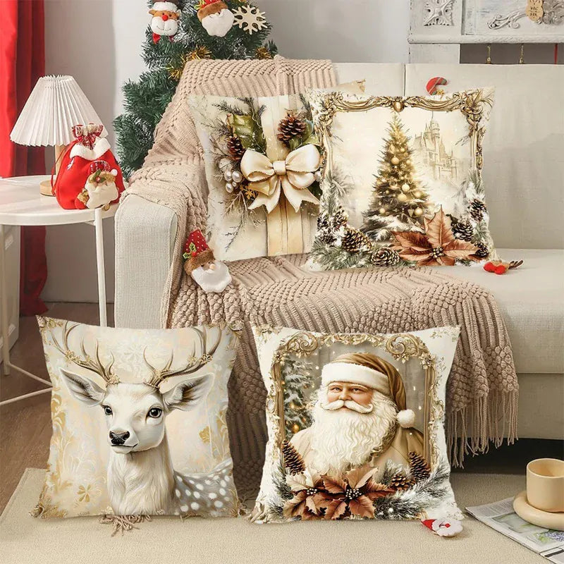 Quatre coussins décoratifs aux motifs de Noël, avec un cerf, un père Noël, un sapin et des éléments naturels, sur
