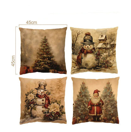 Quatre coussins décoratifs avec motifs de Noël, représentant un bonhomme de neige et un sapin, sur un canapé